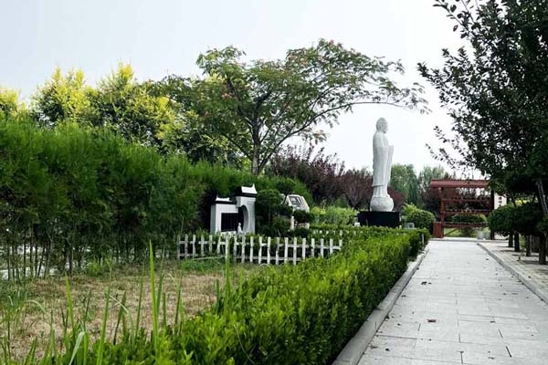 公墓环境